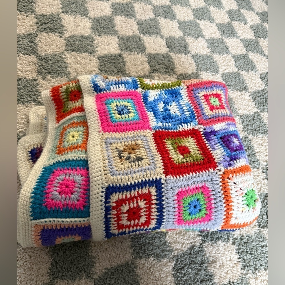 VTG Granny Square Blanket Afghan Crochet Hand Made Patchwork Multi Color Amish - Picture 10 of 11